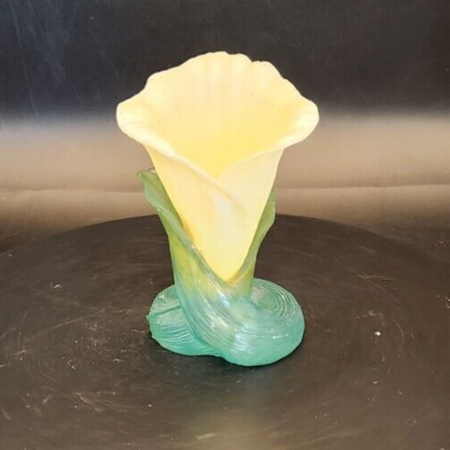 Acrylic Egg Cup with Elegant Lily Design for Breakfast or Decor.