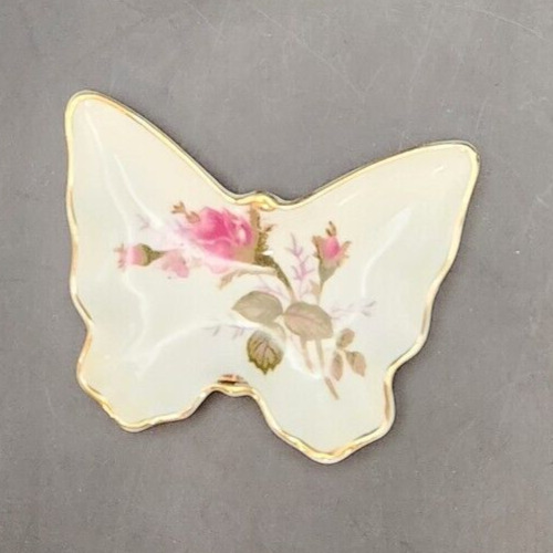 Capodimonte porcelain trinket box with two swans and a round lid.