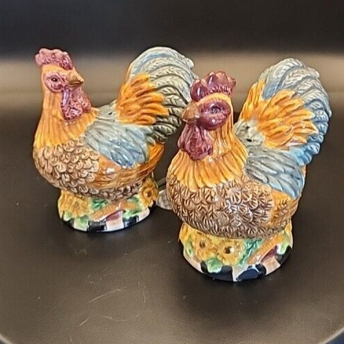 Ceramic Rooster Salt and Pepper Shaker Set for Kitchen Table Decor.
