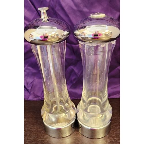 Clear acrylic salt and pepper grinder set with adjustable ceramic grind options.
