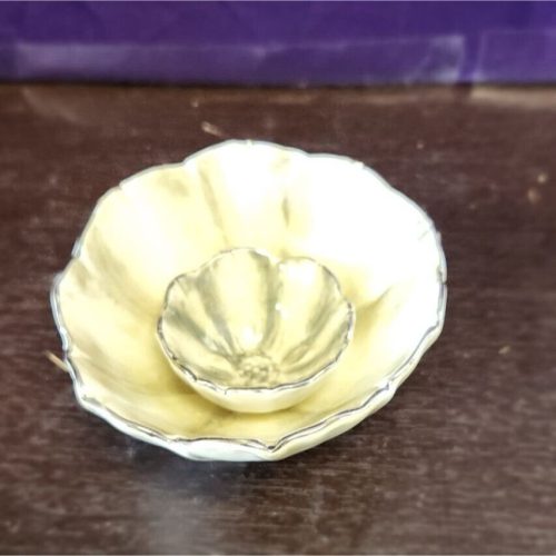 Pottery double flower-shaped trinket bowl for jewelry storage and home decor.