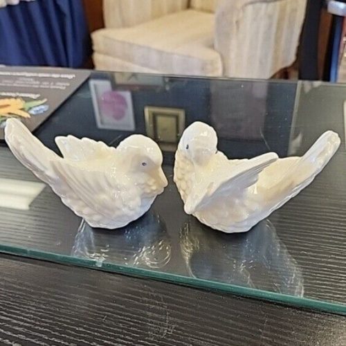 White ceramic glazed bird figurines with blue eyes for home decor.