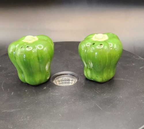 Ceramic Green Belle Pepper Salt and Pepper Shaker Set for Kitchen and Table Decor.