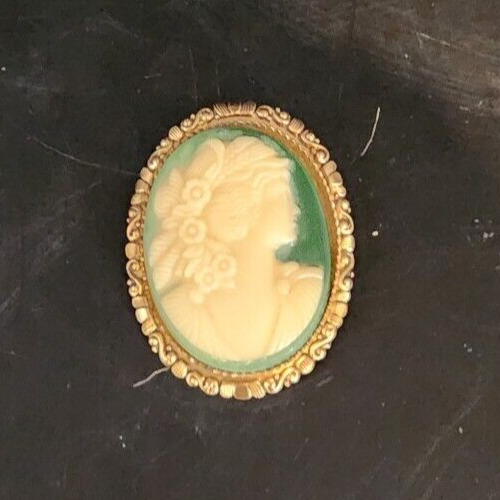 Vintage Victorian gold-toned cameo brooch with celluloid oval design.